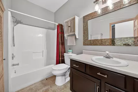 Bath - 3755 W Kay Pointe Blvd, Springfield, MO 65802 photo 3 of 3