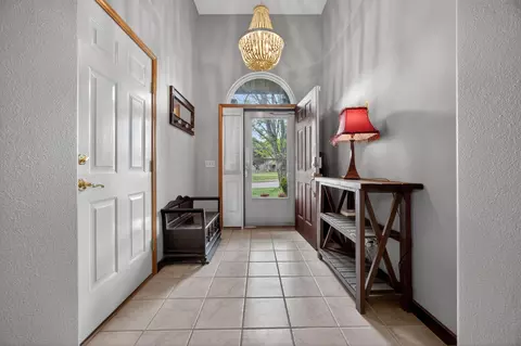 Entry Way - 3755 W Kay Pointe Blvd, Springfield, MO 65802 photo 2 of 4