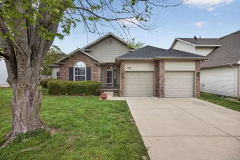 Exterior - 3755 W Kay Pointe Blvd, Springfield, MO 65802 photo 2 of 6