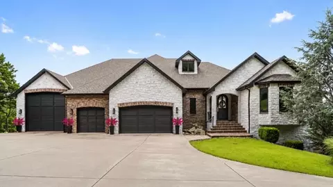 190 Highland Dr, Hollister, MO 65672