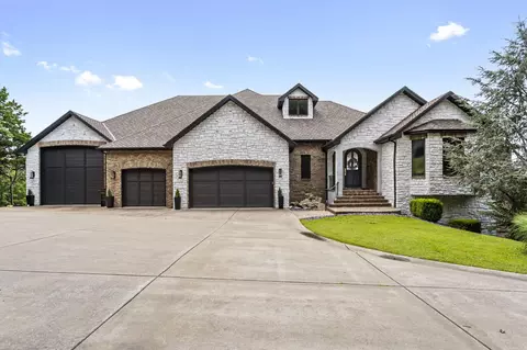 190 Highland Dr, Hollister, MO 65672