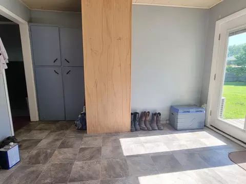 Entry Way - 605 4th St, Purdy, MO 65734 photo 2 of 3