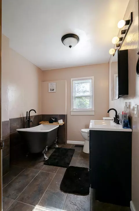 Bath - 605 4th St, Purdy, MO 65734 photo 1 of 2