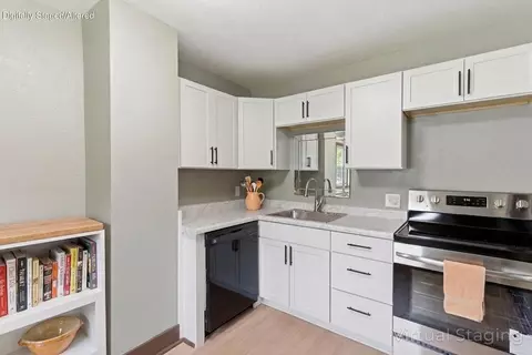 Kitchen - 905 S Newton Ave, Springfield, MO 65806 photo 1 of 4