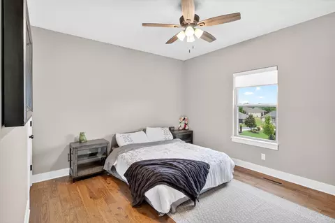 Bedroom - 1632 W Gaslight Dr, Springfield, MO 65810 photo 2 of 3