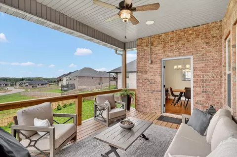 Exterior - 1632 W Gaslight Dr, Springfield, MO 65810 photo 2 of 4