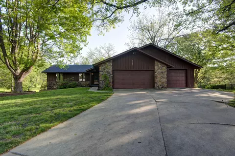 2065 E Savoy Ct, Springfield, MO 65804