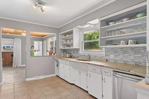 Kitchen - 1904 S Valleyroad Ave, Springfield, MO 65804 photo 1 of 4