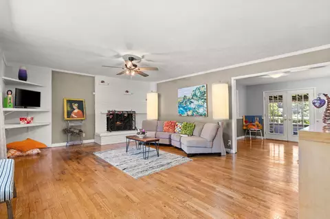 Living - 1904 S Valleyroad Ave, Springfield, MO 65804 photo 4 of 5
