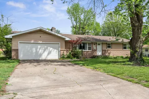 1904 S Valley Road Ave, Springfield, MO 65804