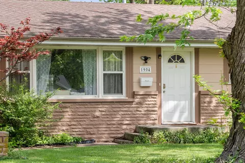 Exterior - 1904 S Valleyroad Ave, Springfield, MO 65804 photo 3 of 9