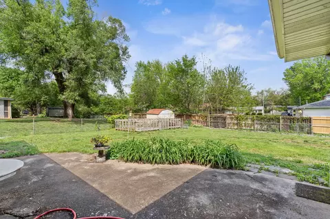 Exterior - 1904 S Valleyroad Ave, Springfield, MO 65804 photo 8 of 9