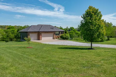 300 Fieldstone Rd, Clever, MO 65631