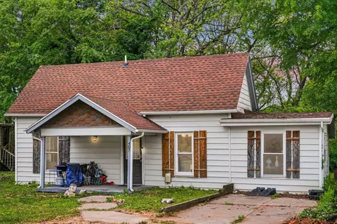 407 S Clarke Ave, Clever, MO 65631