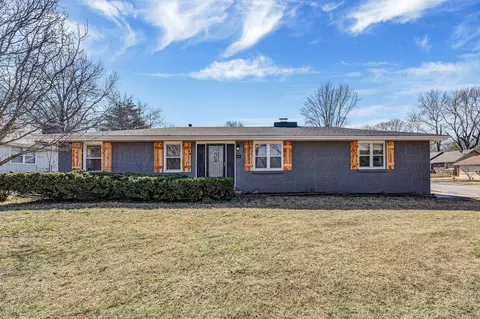 1320 Walnut Lawn Ct, Springfield, MO 65807