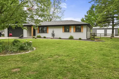 6074 W Farm Road 94, Springfield, MO 65803