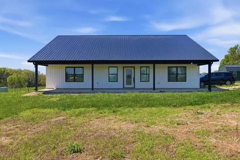 18945 Madison Dr, Phillipsburg, MO 65722