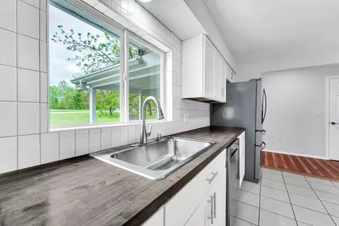 Kitchen - 4859 S Roslyn Ave, Springfield, MO 65804 photo 3 of 5