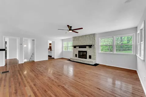 Living - 4859 S Roslyn Ave, Springfield, MO 65804 photo 5 of 8
