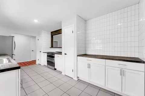 Kitchen - 4859 S Roslyn Ave, Springfield, MO 65804 photo 4 of 5