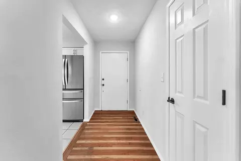 Entry Way - 4859 S Roslyn Ave, Springfield, MO 65804 photo 1 of 4