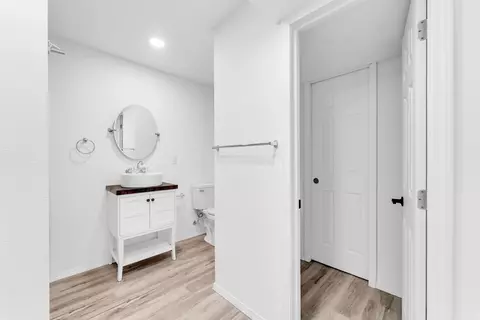 Bath - 4859 S Roslyn Ave, Springfield, MO 65804 photo 3 of 4