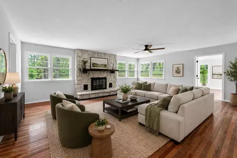 Living - 4859 S Roslyn Ave, Springfield, MO 65804 photo 2 of 8