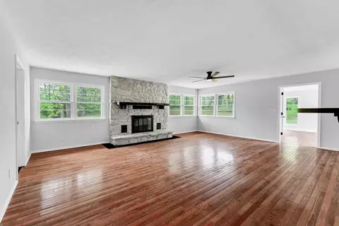 Living - 4859 S Roslyn Ave, Springfield, MO 65804 photo 1 of 8