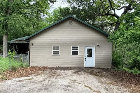 889 Powell Rd, Kirbyville, MO 65679
