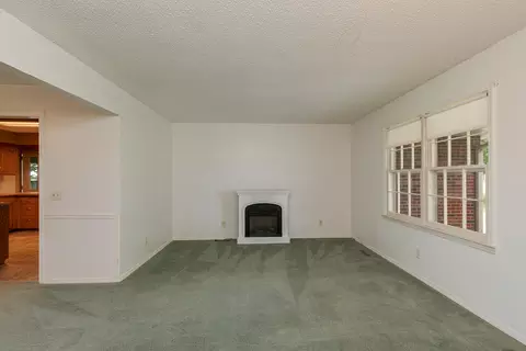 Living - 6726 W Dogwood St, Springfield, MO 65802 photo 2 of 6