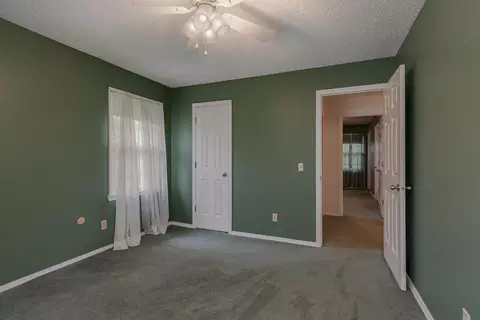 Bedroom - 6726 W Dogwood St, Springfield, MO 65802 photo 4 of 6