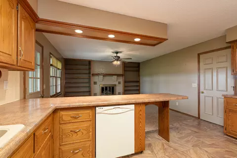 Living - 6726 W Dogwood St, Springfield, MO 65802 photo 5 of 6