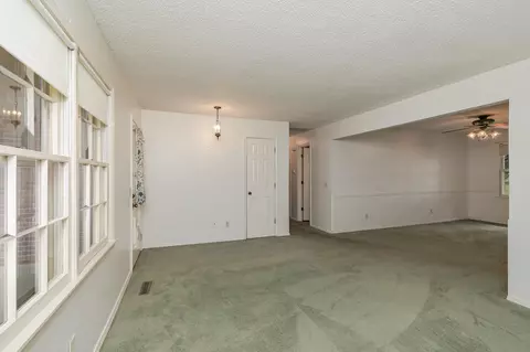 Living - 6726 W Dogwood St, Springfield, MO 65802 photo 3 of 6