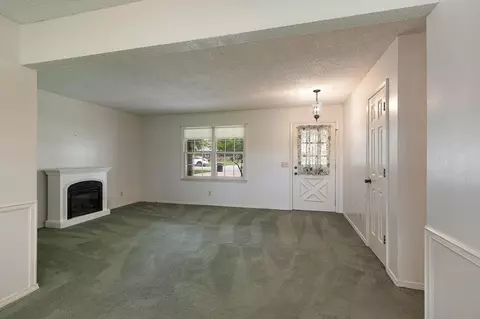 Living - 6726 W Dogwood St, Springfield, MO 65802 photo 1 of 6