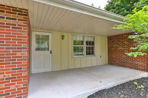Exterior - 6726 W Dogwood St, Springfield, MO 65802 photo 3 of 11