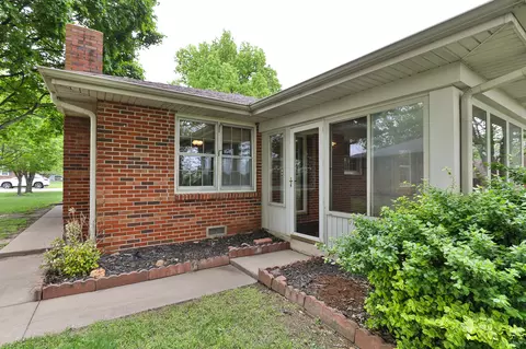 Exterior - 6726 W Dogwood St, Springfield, MO 65802 photo 7 of 11