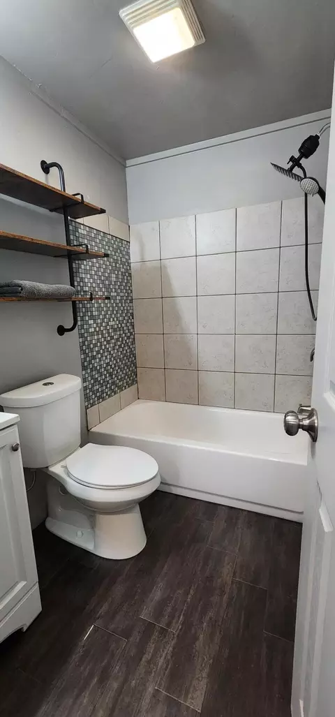 Bath - 104 Cottage Brook Cir, Anderson, MO 64831 photo 1 of 2