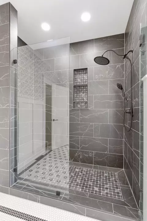 Bath - 6254 E Farm Rd 132, Springfield, MO 65802 photo 3 of 7