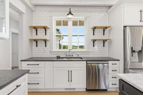 Kitchen - 6254 E Farm Rd 132, Springfield, MO 65802 photo 6 of 7