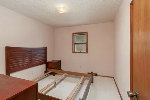 Bedroom - 1140 E Rosebrier St, Springfield, MO 65807 photo 4 of 6