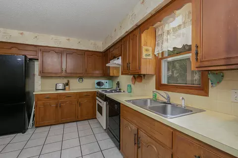 Kitchen - 1140 E Rosebrier St, Springfield, MO 65807 photo 2 of 3