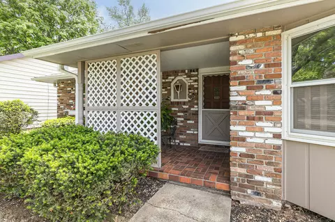 Exterior - 1140 E Rosebrier St, Springfield, MO 65807 photo 2 of 8
