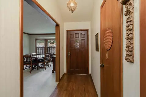 Entry Way - 1140 E Rosebrier St, Springfield, MO 65807 photo 2 of 3