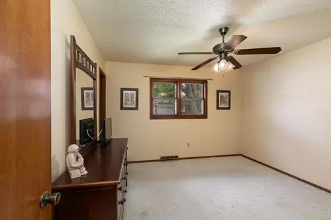 Bedroom - 1140 E Rosebrier St, Springfield, MO 65807 photo 5 of 6