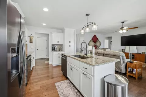Kitchen - 722 E Mining Camp Rd, Nixa, MO 65714 photo 3 of 4