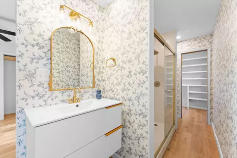Bath - 641 Eiserman Ave, Branson, MO 65616 photo 1 of 5