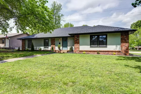 Exterior - 2329 E Meadow Dr, Springfield, MO 65804 photo 2 of 8