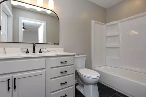 Bath - 2329 E Meadow Dr, Springfield, MO 65804 photo 1 of 2