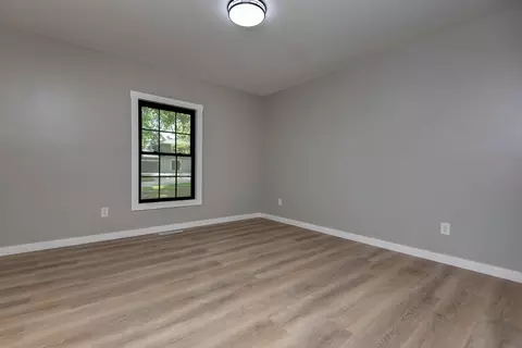 Bedroom - 2329 E Meadow Dr, Springfield, MO 65804 photo 1 of 2