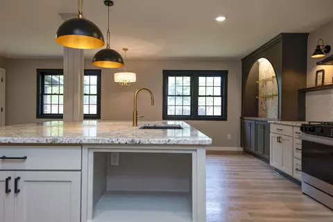 Kitchen - 2329 E Meadow Dr, Springfield, MO 65804 photo 11 of 11